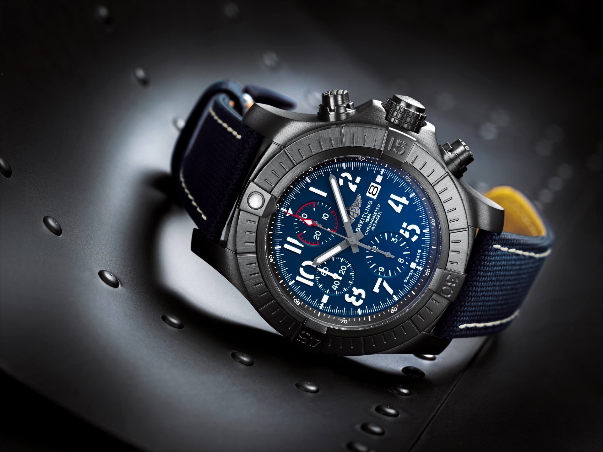 Breitling avenger discount gmt 43 review