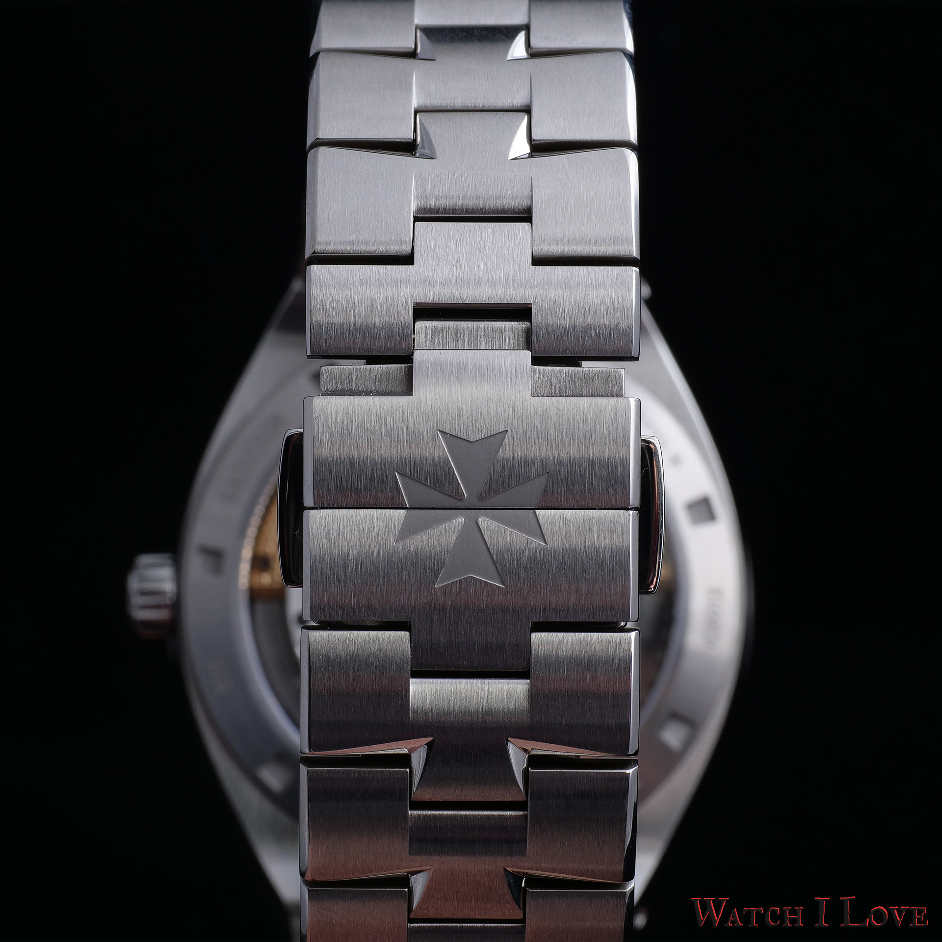 The Overseas bracelet and buckle
