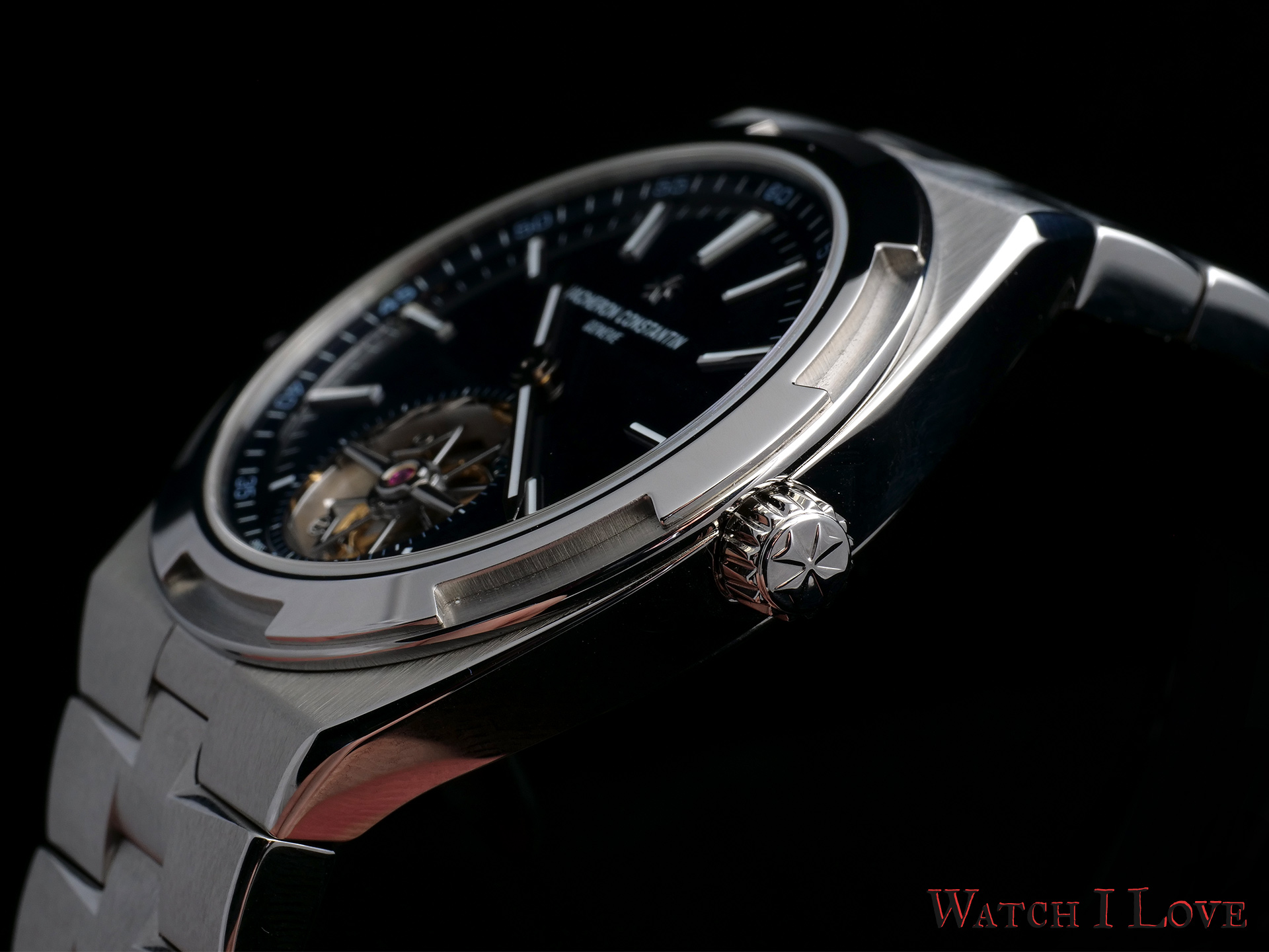 Side view of the Overseas Tourbillon , the crown side