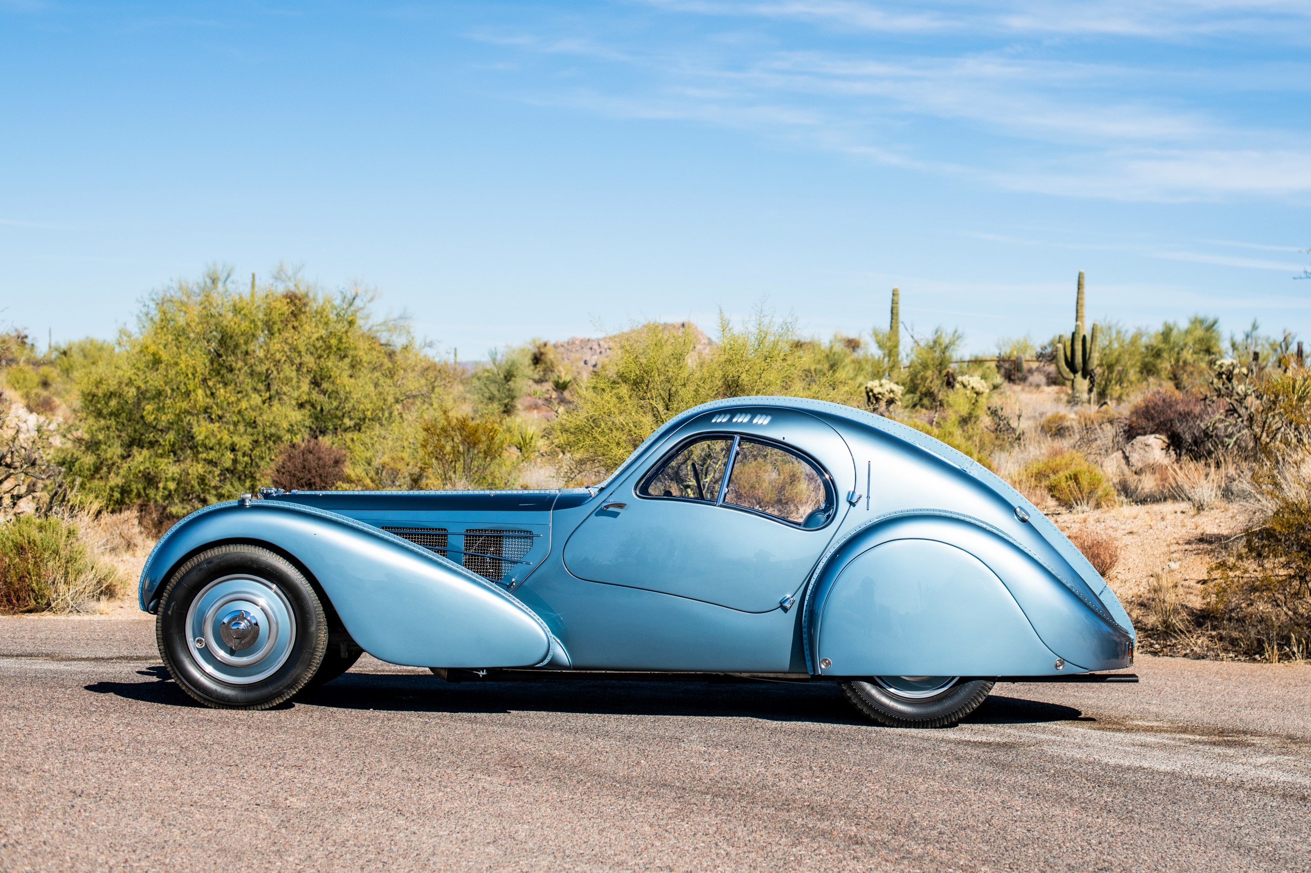 ブガッティ タイプ57 写真集「Bugatti Type57」 The Bugatti Chiron Super Sport '57 One of One': homage to an icon