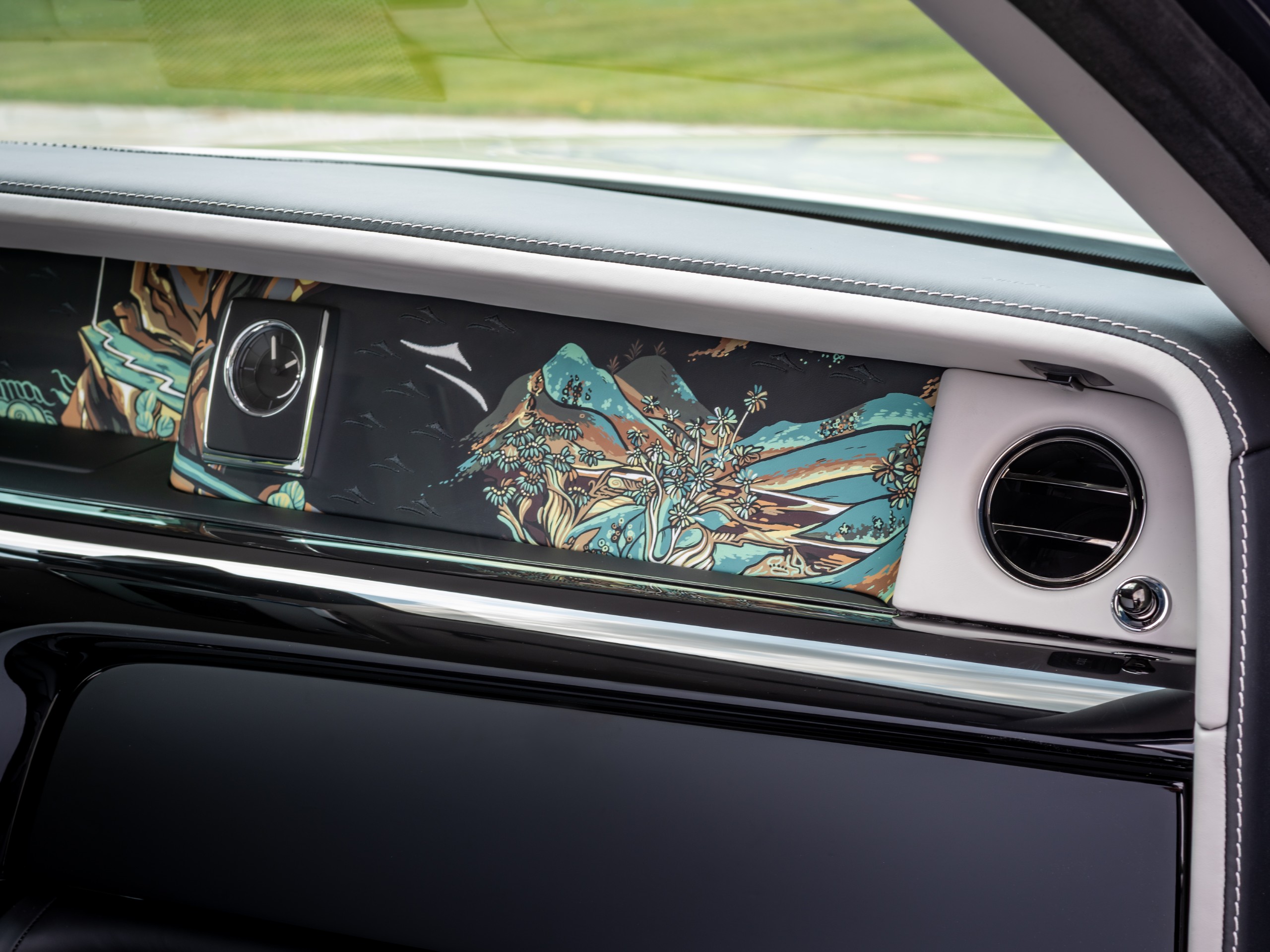 Rolls-Royce and Chinese Mural Art Inspires Bespoke Models - Watch