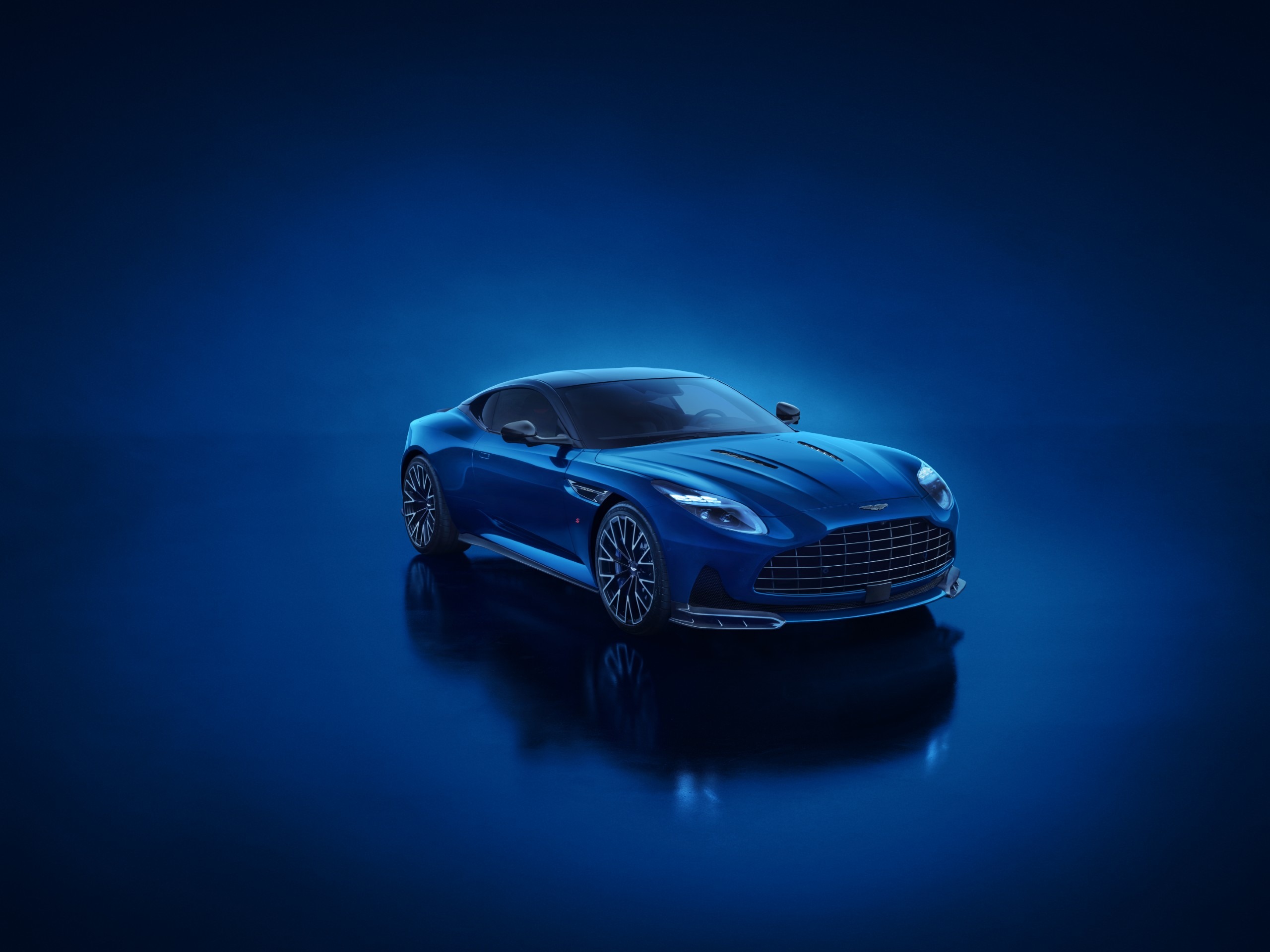 Aston-Martin-DB12-S_02.jpg